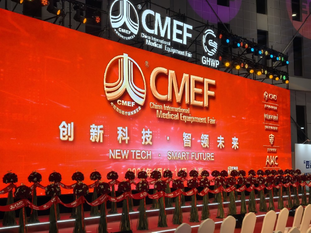 人气爆满！澳门人巴黎人6123携光疗创新产品重磅亮相第89届CMEF盛会！